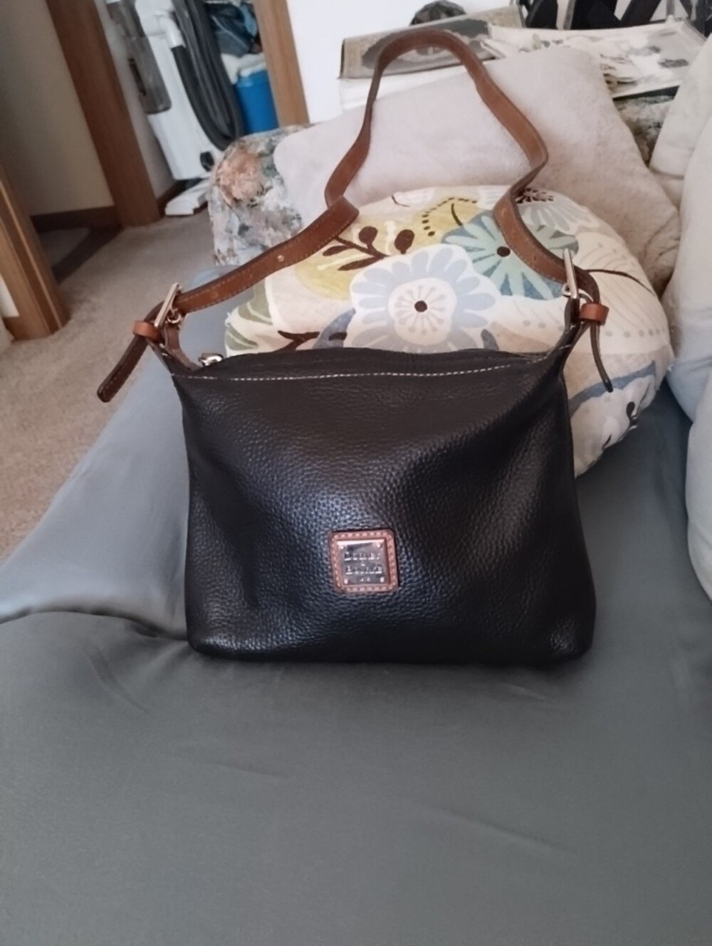Dooney &Bourke Black Pebbled Leather Single Zip Crossbody.
